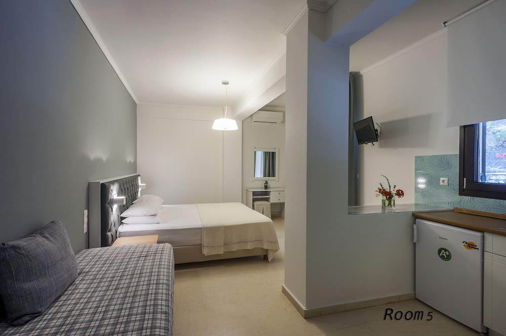 Standard Triple Room, Balcony, Courtyard View - Ground Floor (5) photo 2