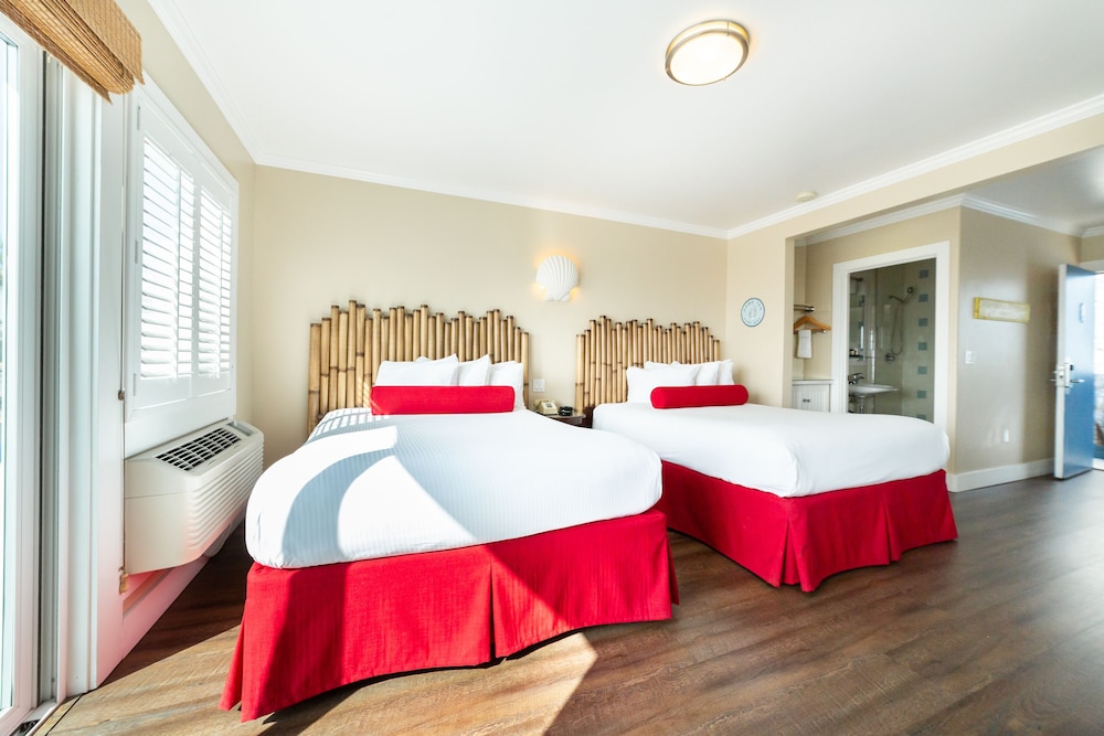 Room, 2 Queen Beds, Ocean View - Photo 3