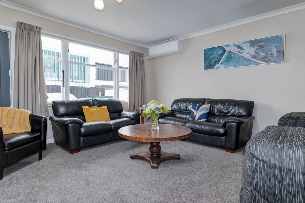 Standard Suite, 2 Bedrooms, Non Smoking, Shared Bathroom (Unit) photo 1