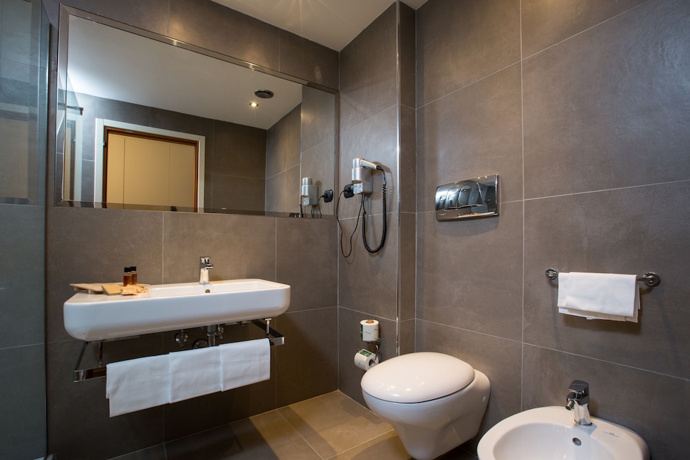 Deluxe Double Room - Photo 7