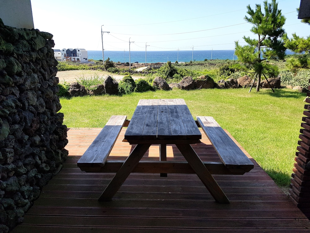 Superior Duplex, 1 Bedroom, Non Smoking, Ocean View (BoMal) photo 3