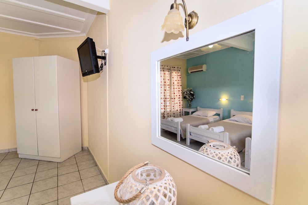Room (5 Beds)