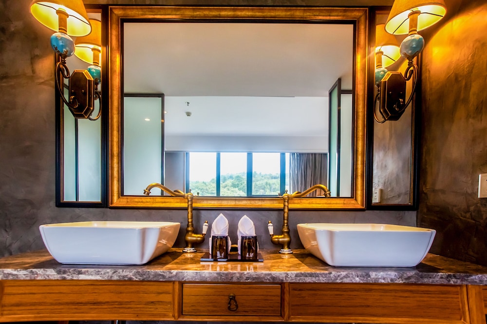 Deluxe Suite photo 2