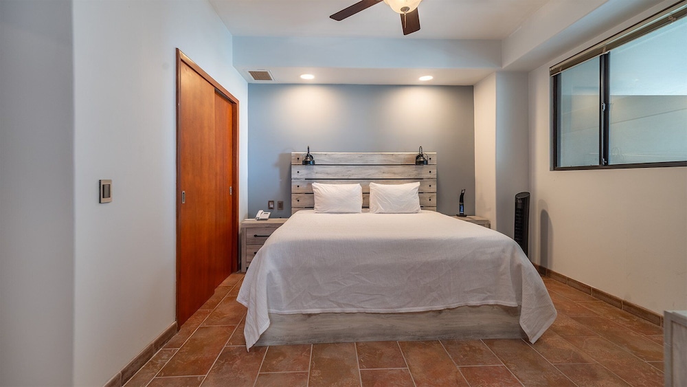 Condo, 1 King Bed with Sofa bed, Balcony, Ocean View (Las Palomas Resort Cristal 906)