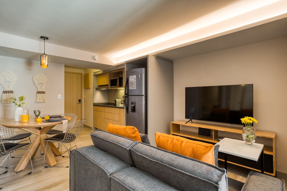 Two Bedroom Apartment with Balcony - Photo 6