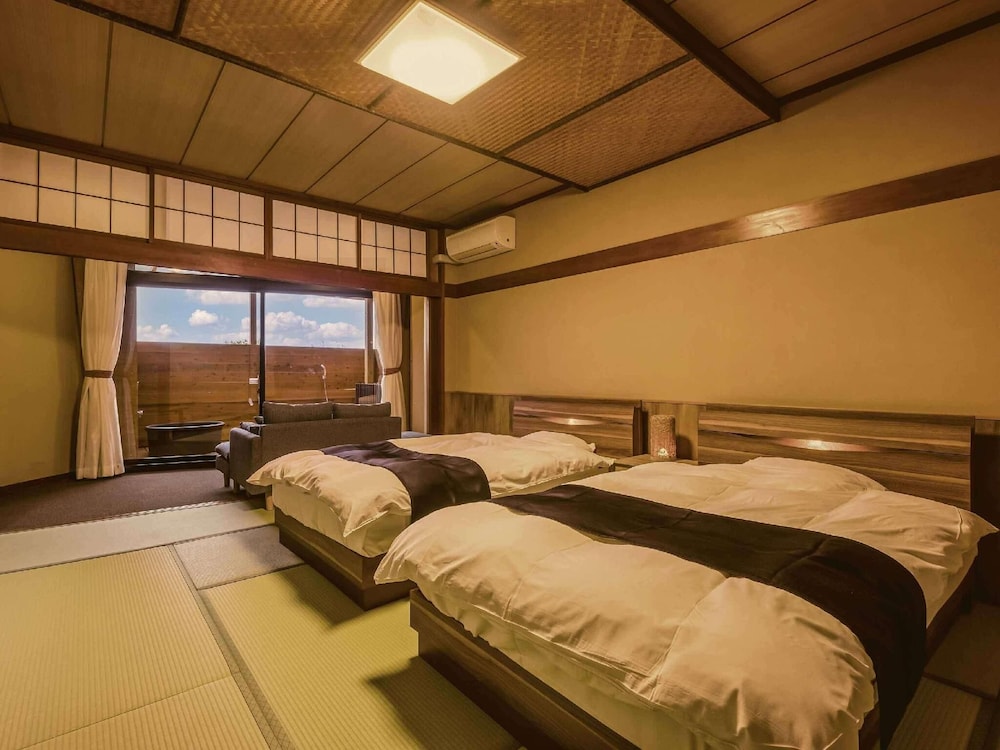 Superior Japanese Modern Room of 12 Tatami-mats with Open-air Bath (No View), Non-Smoking photo 1