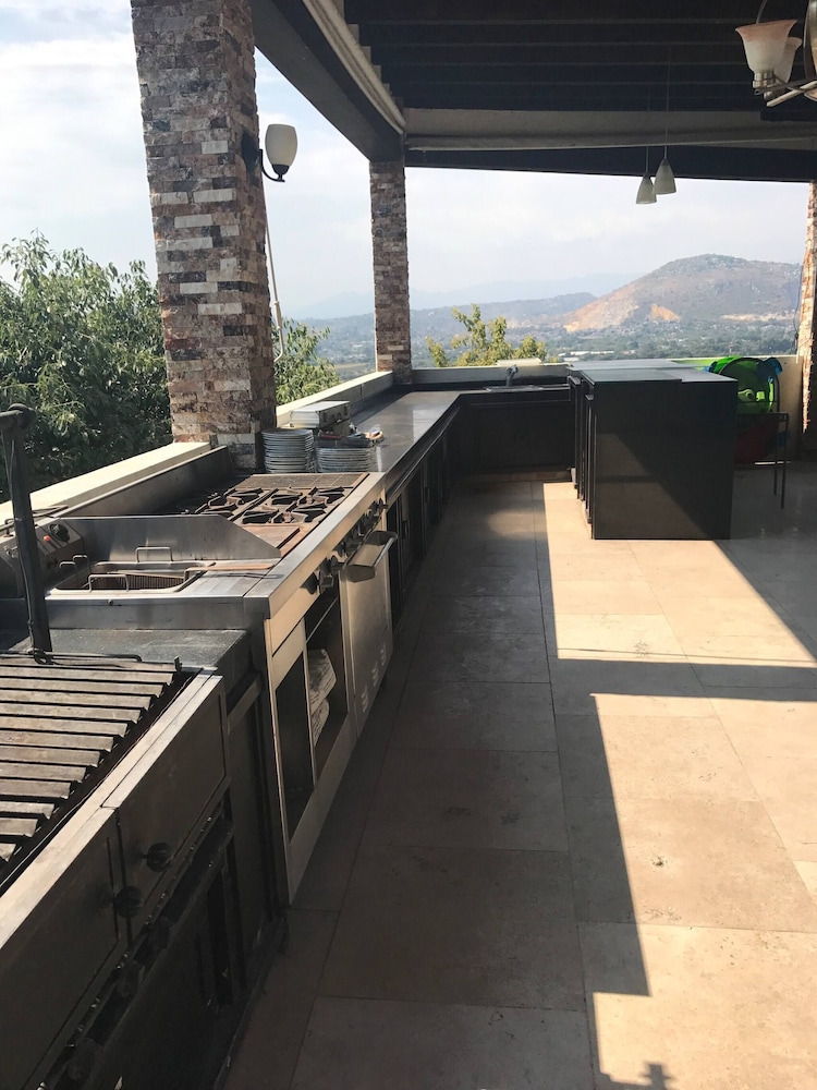 House, Multiple Bedrooms, Smoking, Private Pool