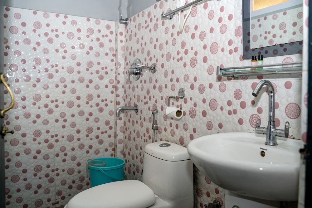 Deluxe Room - Photo 5