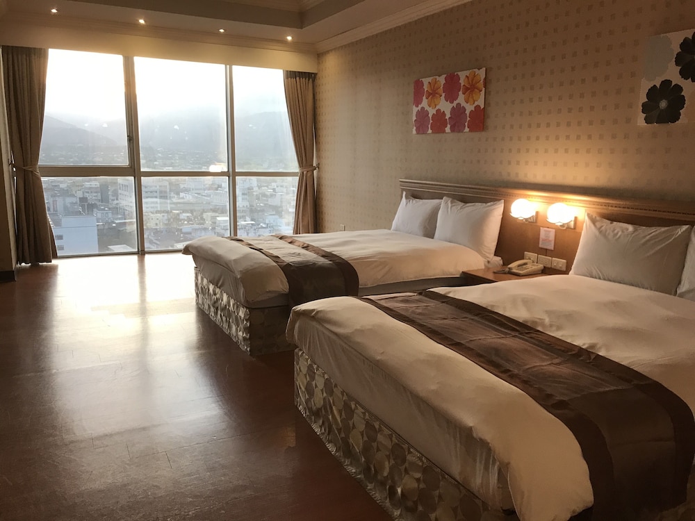 Quadruple Room, City View photo 1