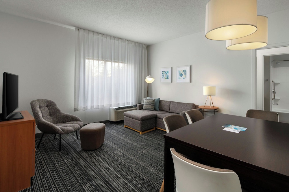 Suite, 1 Bedroom (Mobility Accessible, Roll-in Shower) photo 3