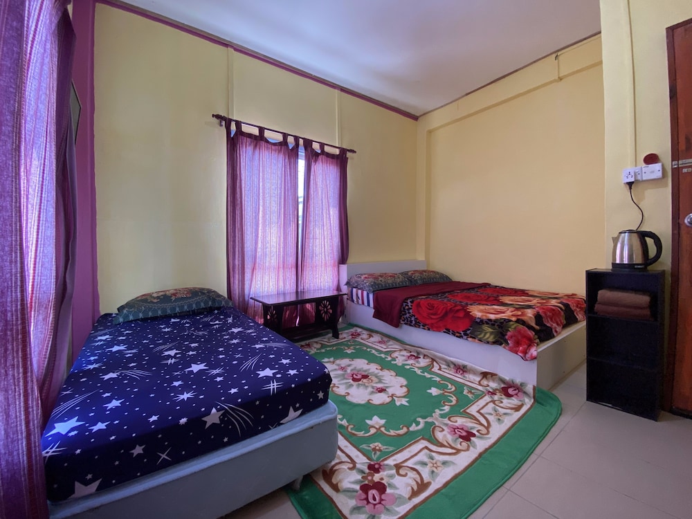 Room No 5 Hola - Photo 1