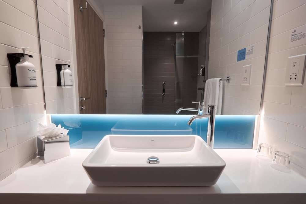 Suite, Multiple Beds, Pool Access (Free Breakfast)