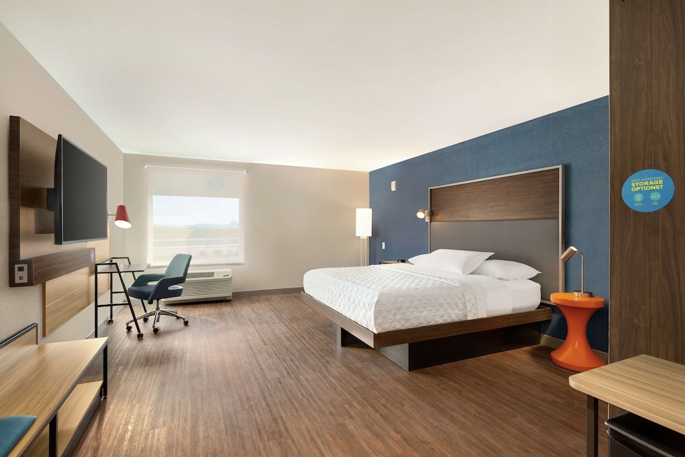 Room, 1 King Bed, Accessible, Bathtub photo 2
