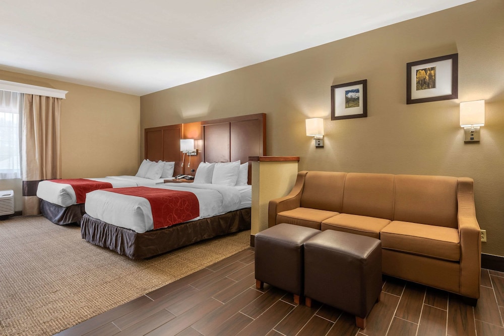 Business Suite, 2 Double Beds, Accessible, Non Smoking photo 3
