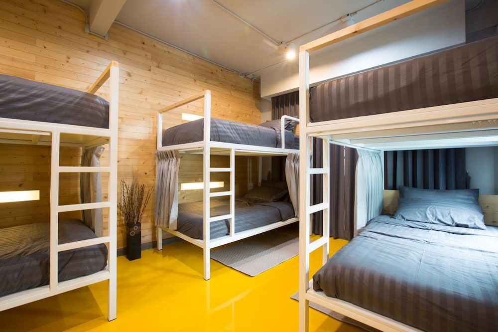 6-Bed Mixed Dormitory Room photo 1