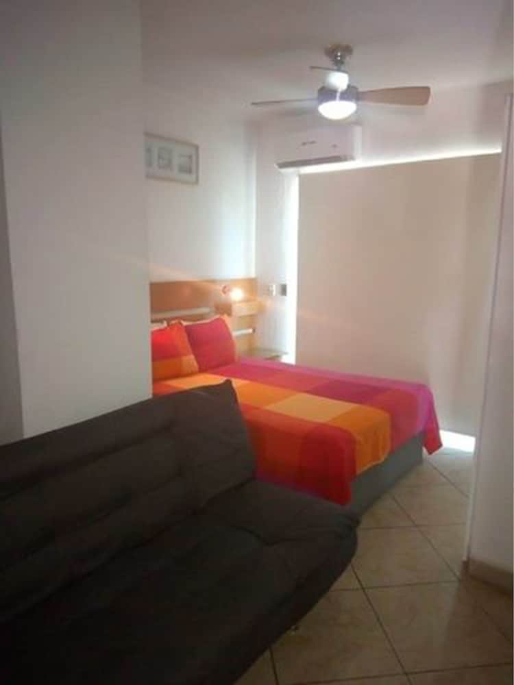 Standard Apartment, 1 Queen Bed With Sofa Bed, Smoking photo 1