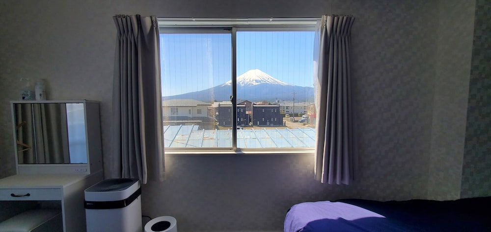 Superior Twin Room, Non Smoking, Mountain View photo 3