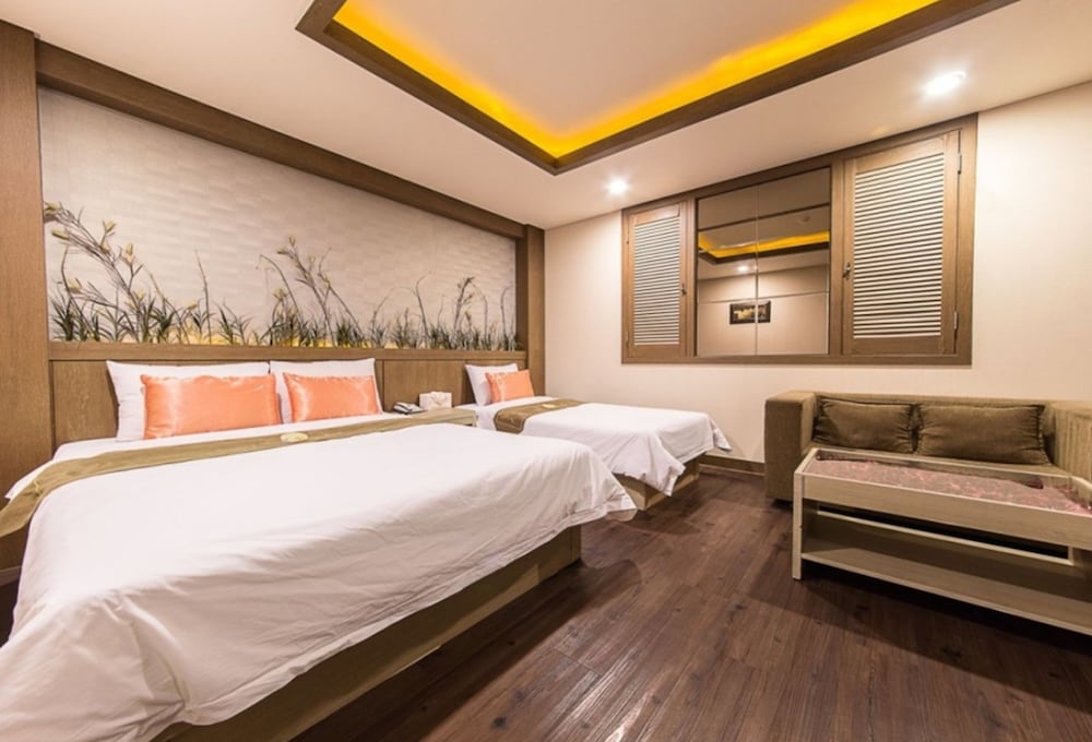 Deluxe Room, Bathtub photo 1