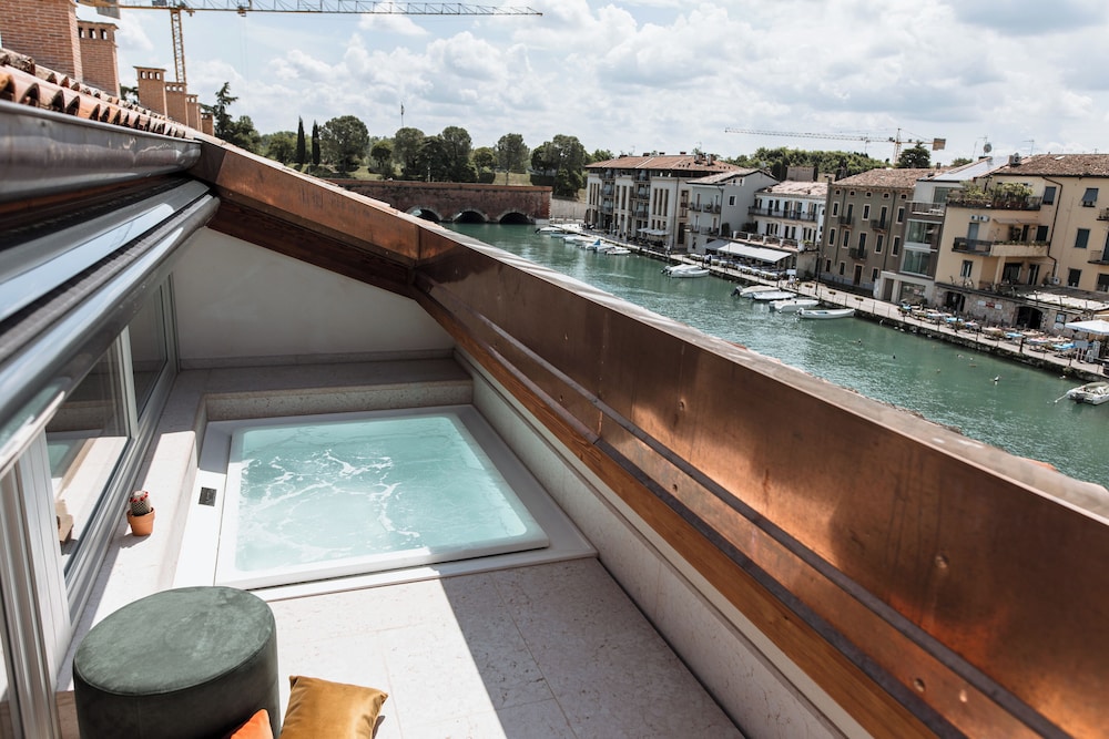 Penthouse, Private Pool, Canal View photo 1
