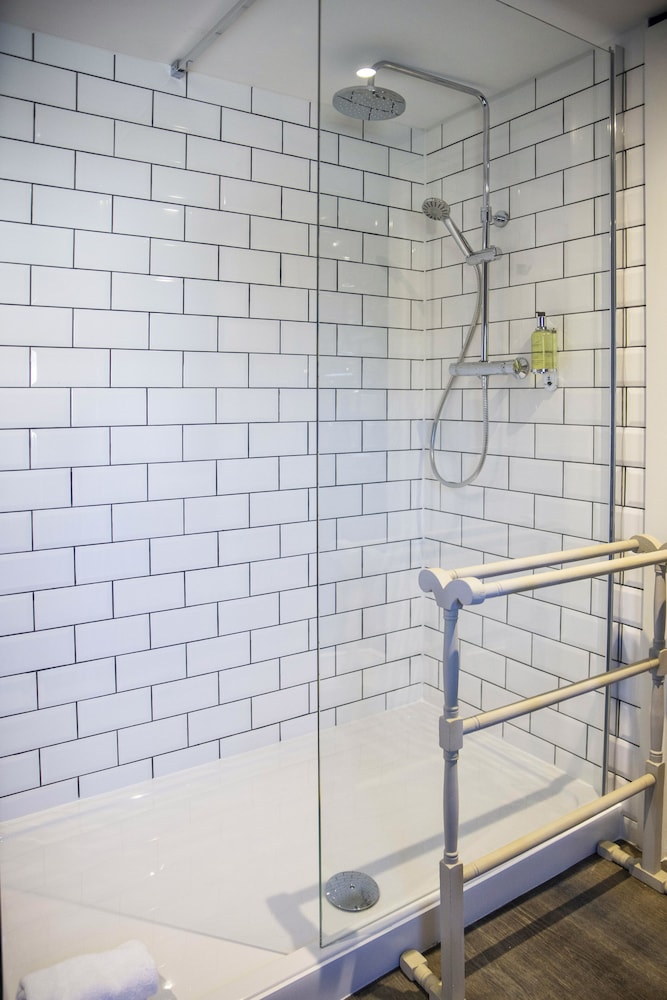 Superior Double or Twin Room, Ensuite photo 2