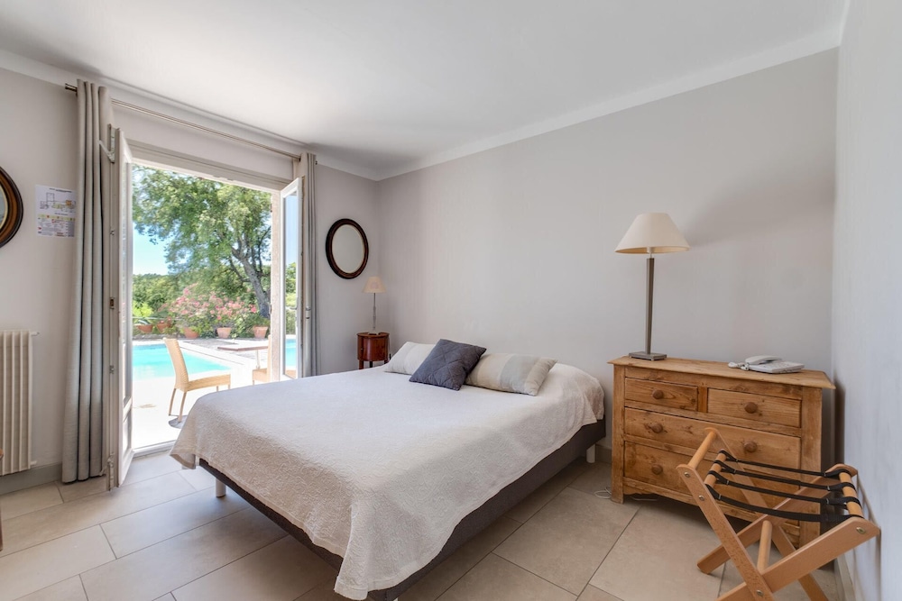 Executive Double Room, Ensuite, Pool View
