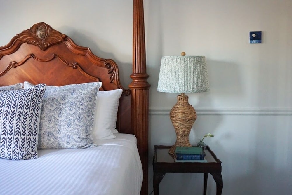 Traditional Bedroom photo 2