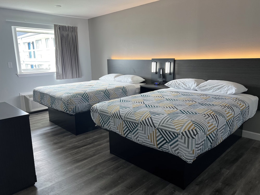 Standard Suite, 2 Queen Beds, Non Smoking, Kitchen
