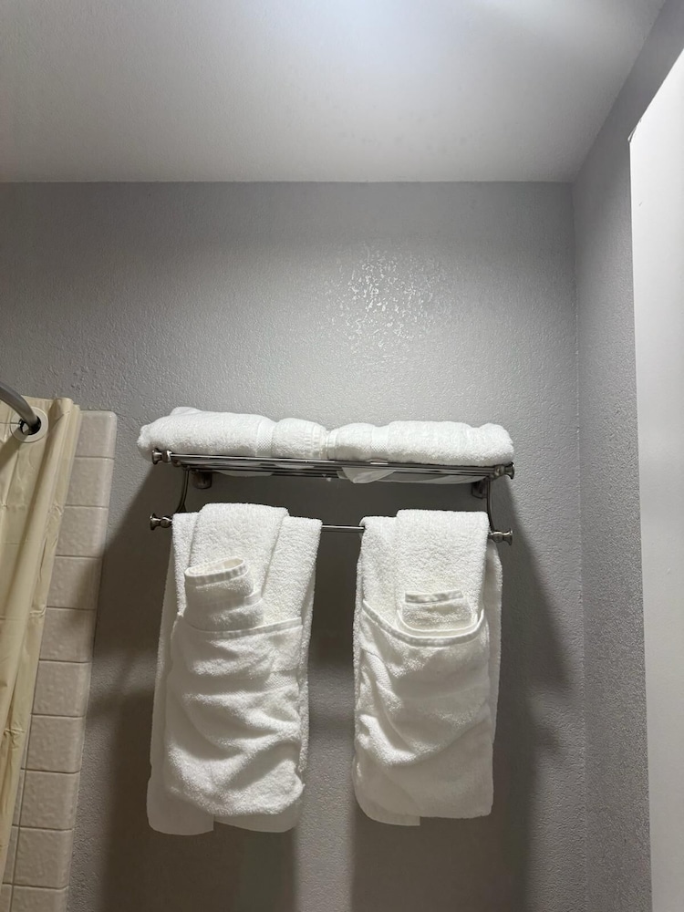 Room, 1 Queen Bed, Non Smoking - Photo 3