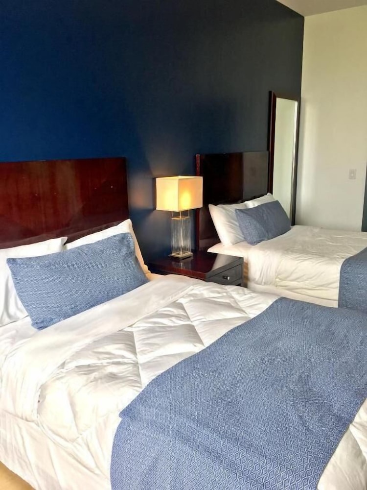 Studio Suite, 2 Double Beds, Mountain View