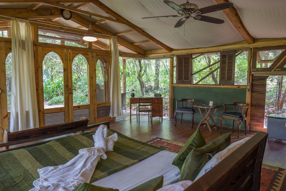 Luxury Cabin Forest View with Bathtub