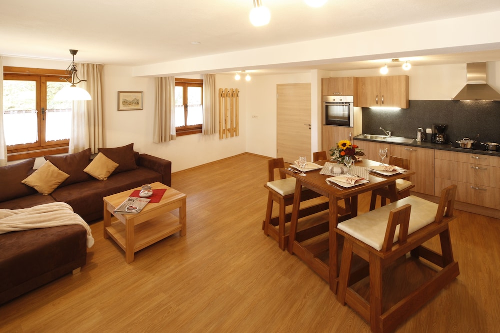 Apartment 10 photo 3