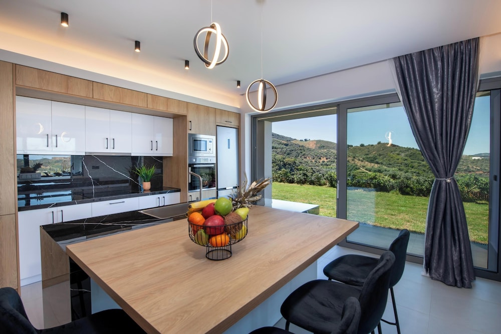 Villa, Mountain View
