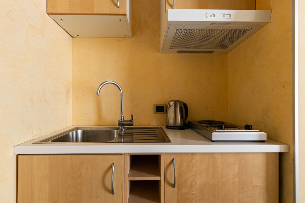 Deluxe Triple Room, 1 Bedroom, Private Bathroom photo 2
