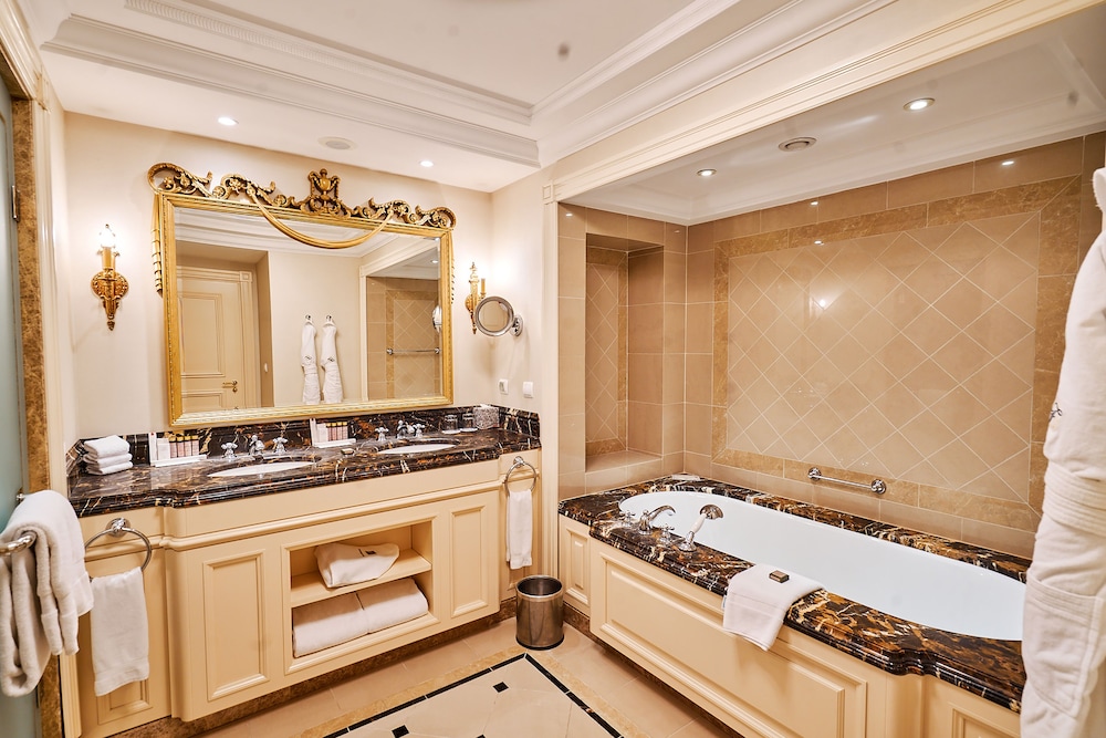 Deluxe Room, 2 Queen Beds (City) - Photo 2