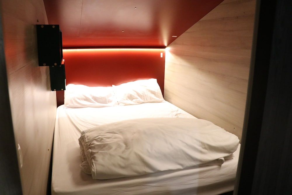 Double Capsule With Shared Bathroom photo 1