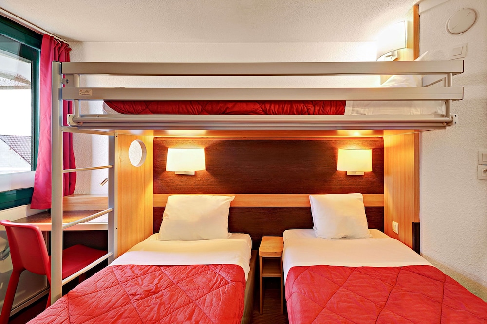 Standard Room, 3 Twin Beds - Photo 4