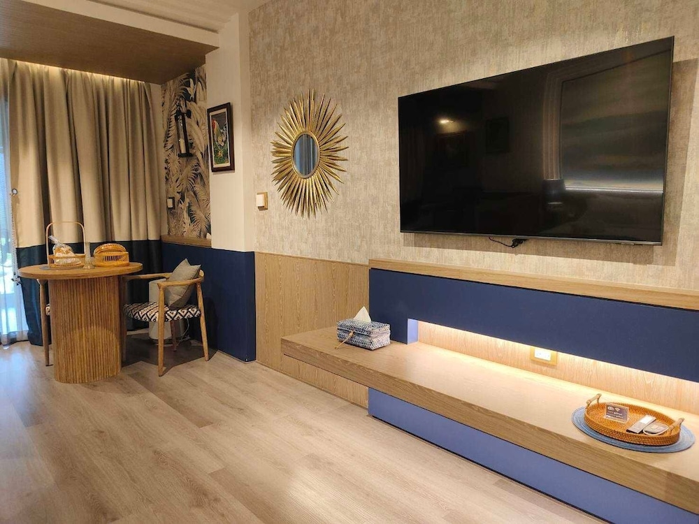 Deluxe Twin Room, Balcony - Photo 10