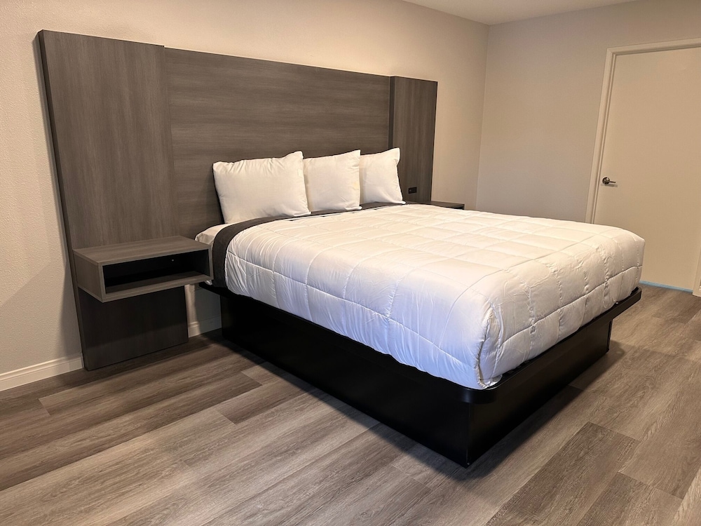 Signature Single Room, Non Smoking photo 1
