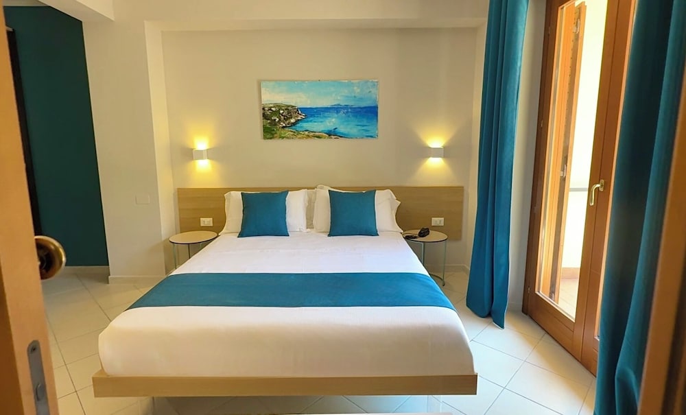 Suite - Photo 1