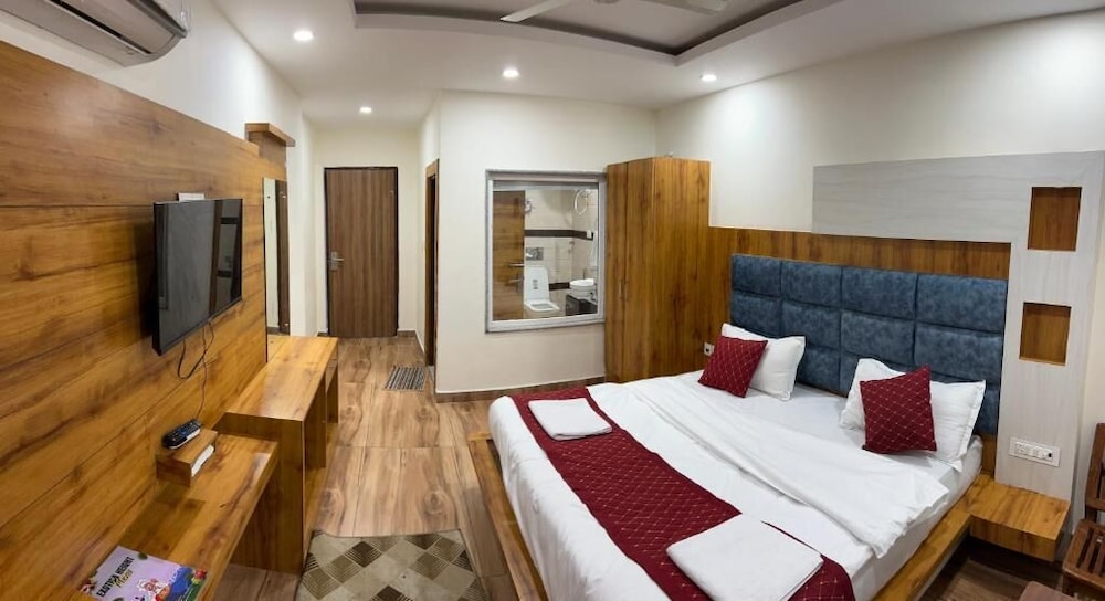 Deluxe Room, Balcony, Mountain View