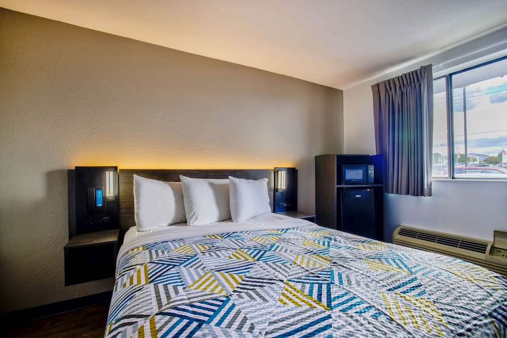 Standard Room, 1 Queen Bed, Non Smoking photo 1