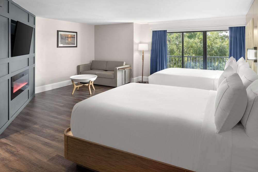 Studio, 2 Queen Beds, Fireplace