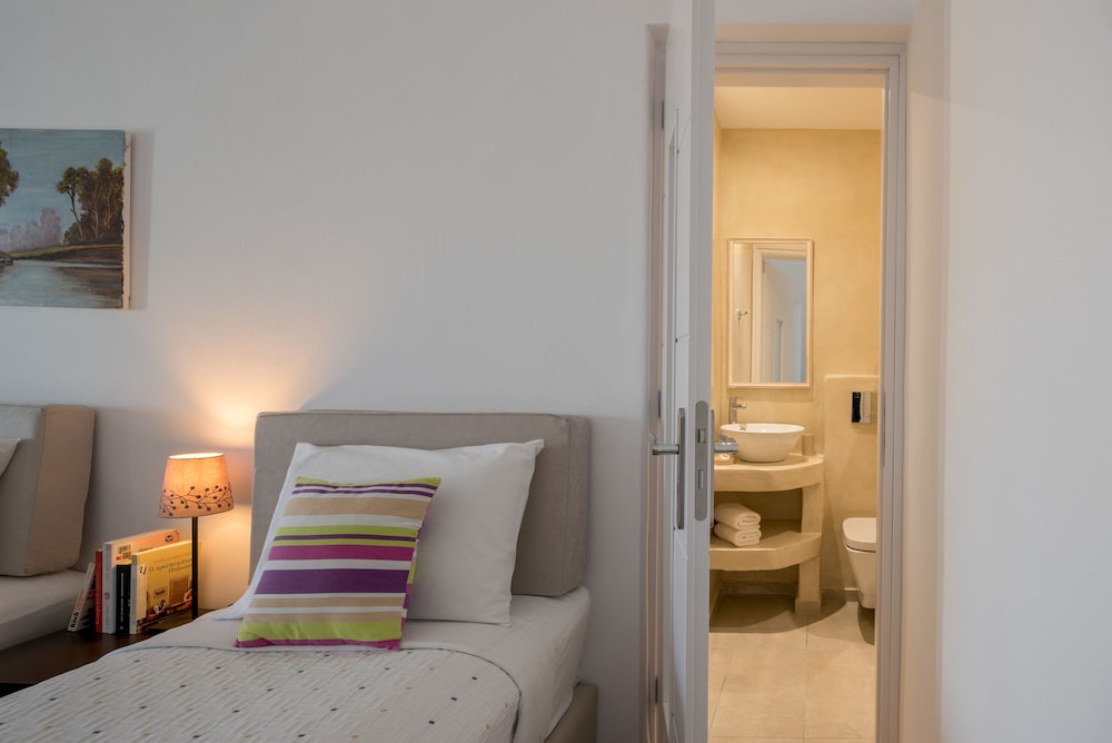 Standard Triple Room - Photo 3