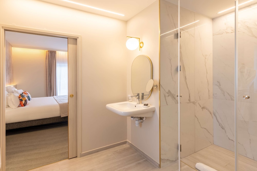 Suite, 1 King Bed, Non Smoking, Terrace - Photo 2