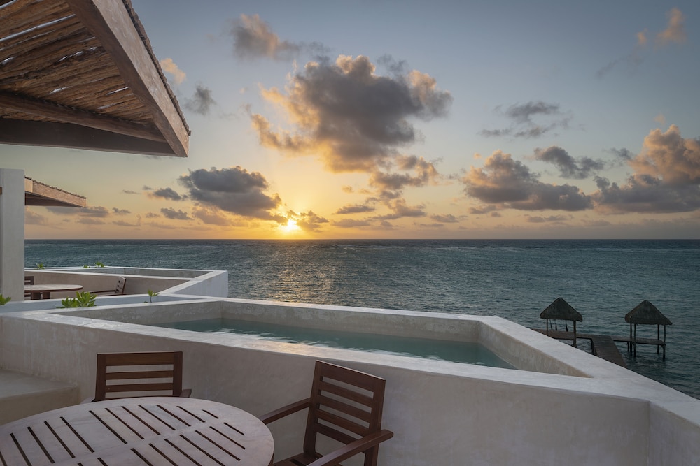 Beachfront Rooftop - Photo 2