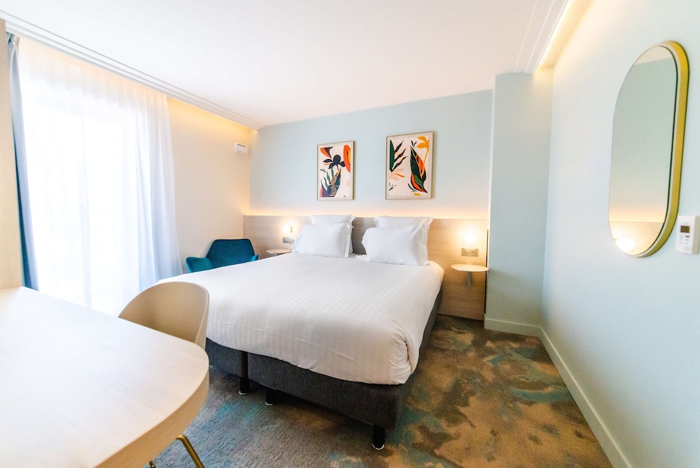 Deluxe Room, 1 King Bed, Non Smoking, Ground Floor (Twin bed on request) - Photo 10