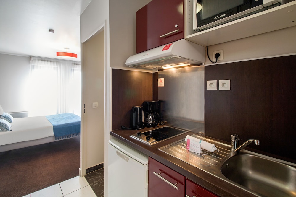 Superior Studio, 1 Queen Bed, Kitchenette - Photo 4