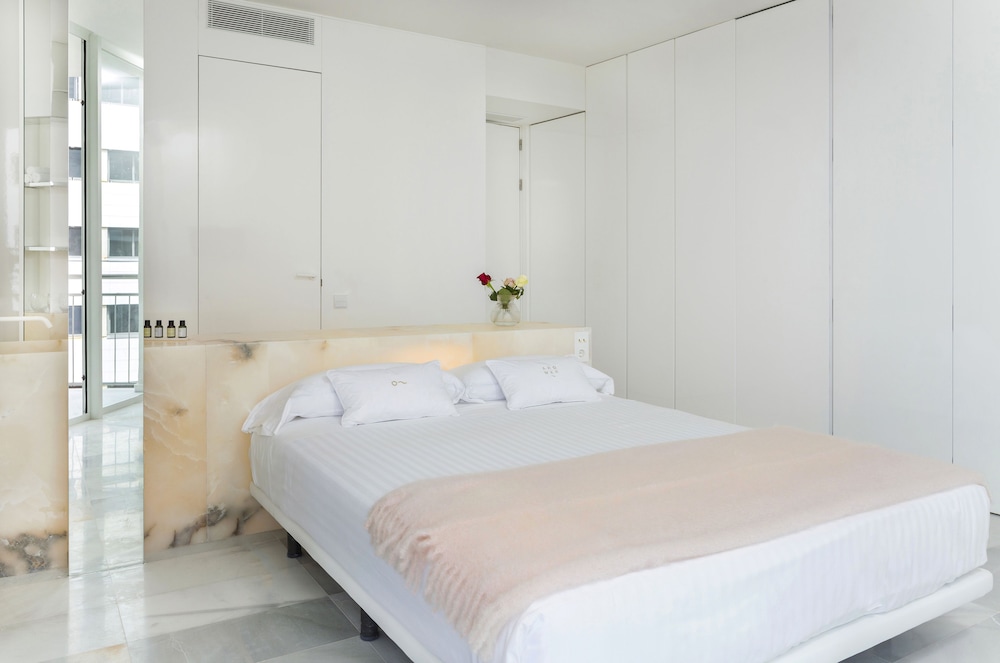 Habitación Doble, Balcón, Vista Parcial al Mar (En los Pisos Inferiores)