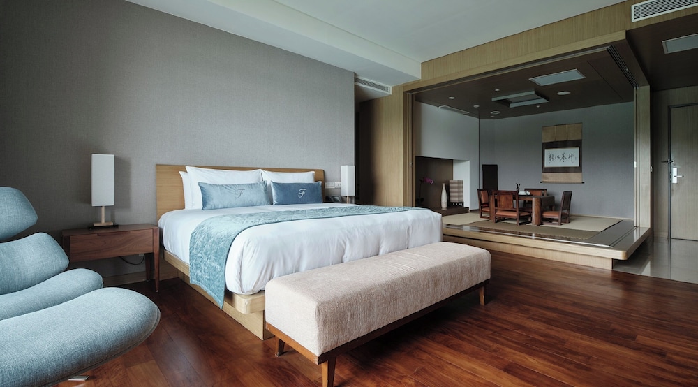 Deluxe Suite Lake View - Photo 8