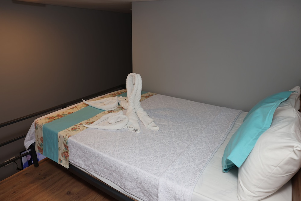 Deluxe Double Room - Photo 9